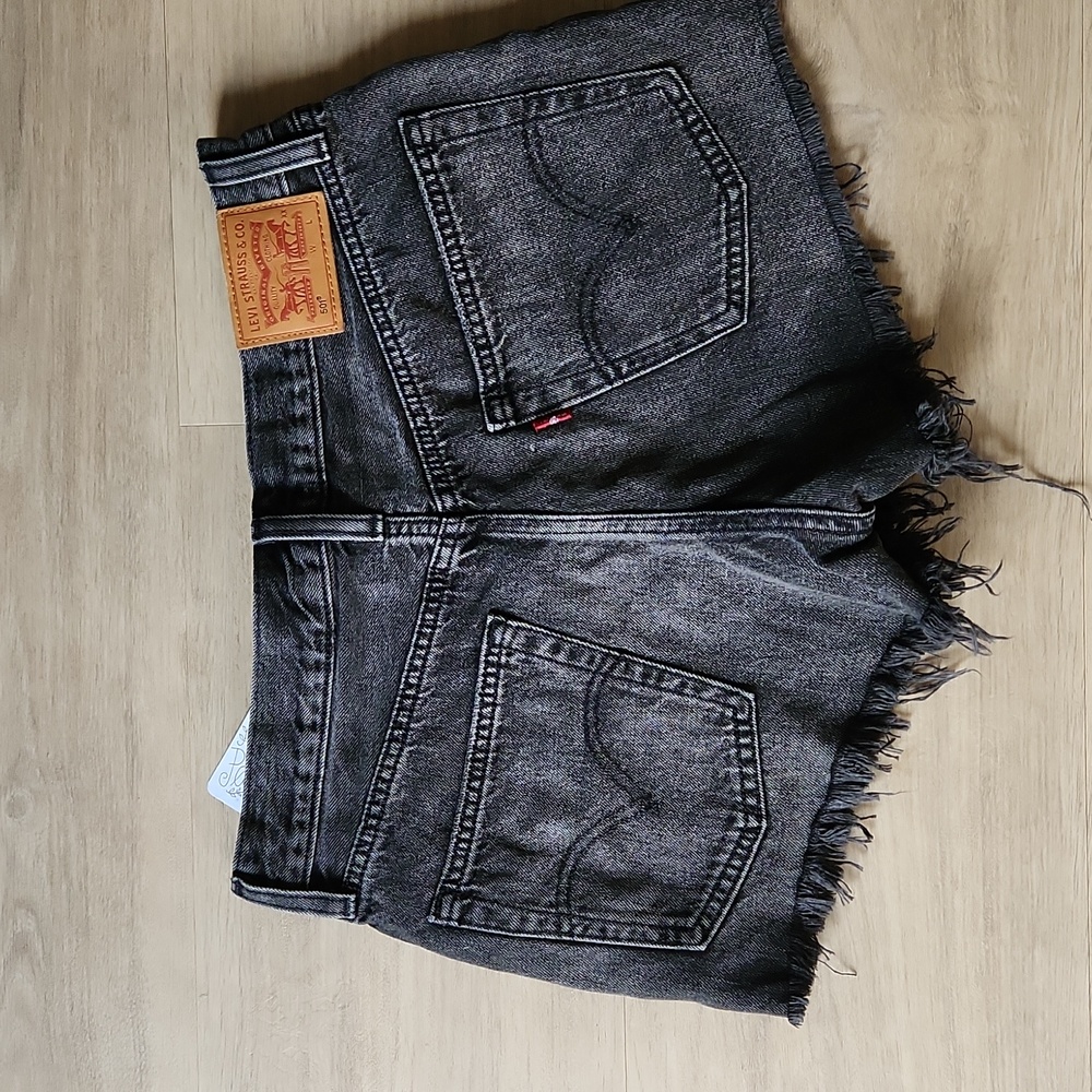 NWT Levi's 501 Shorts size 28 - Picture 2 of 6